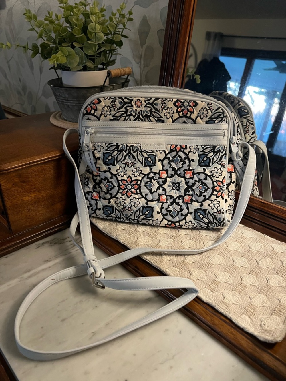 VERA BRADLEY Quilted Cotton Trimmed Crossbody Purse in Lisbon Medallion Cool GUC